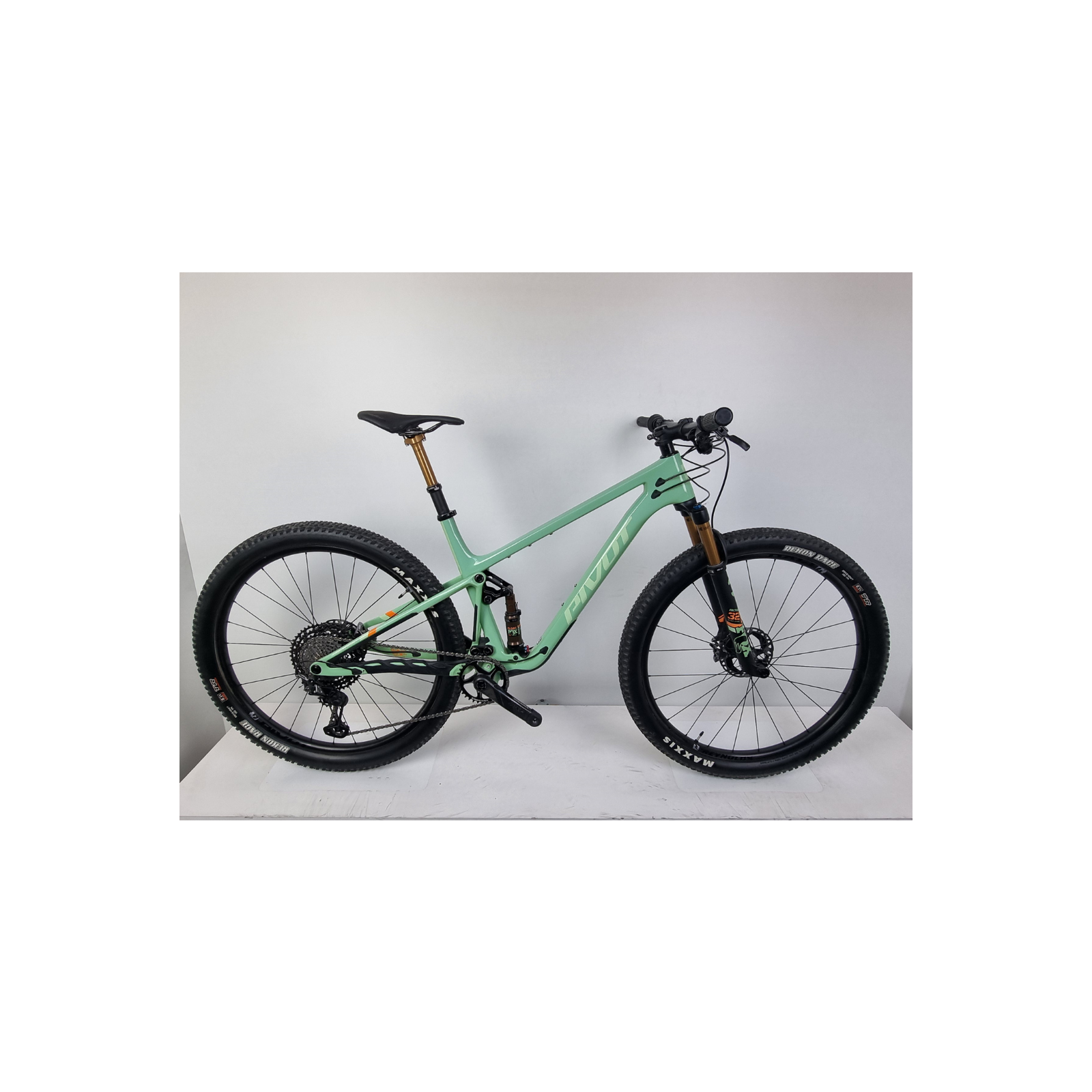 Pivot Mach 4 SL WC XTR Größe L seafoam green Testbike #307